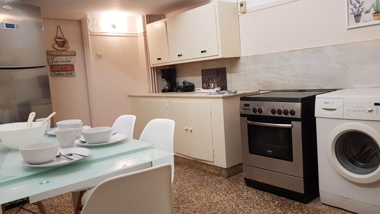 Olive Apartment- Athens Center, 4 Bd, 1.5 Bath Zewnętrze zdjęcie